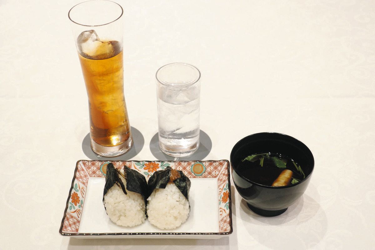 ◇藤井聡太王座＆永瀬拓矢九段、夕食メニュー王座戦第3局【写真複数