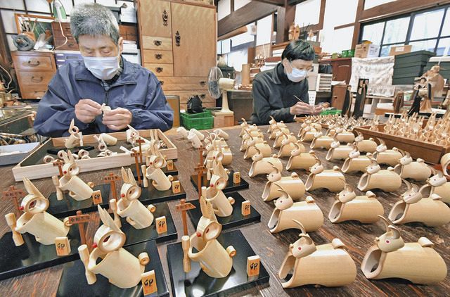 ウサギの置物、来年は前進を 越前竹人形の里：中日新聞Web