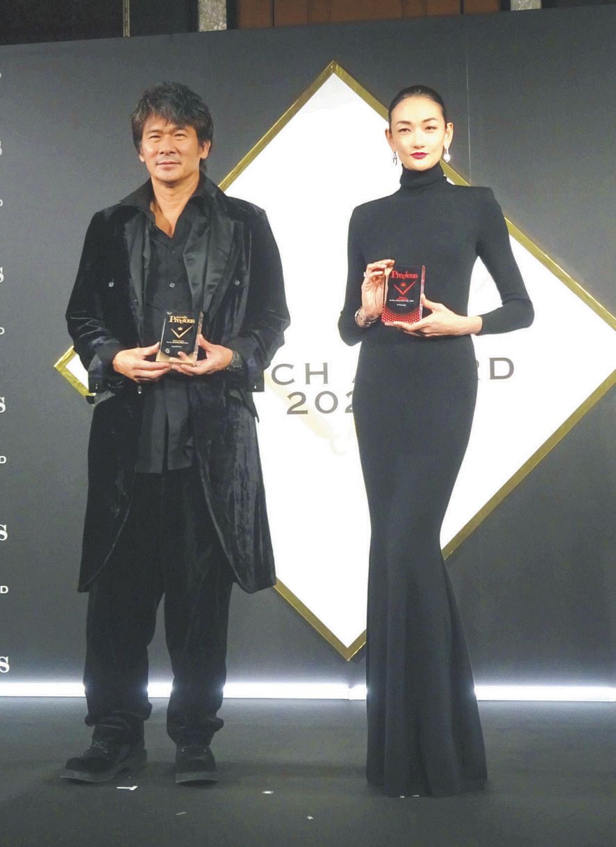 冨永愛が 時の人 賞授賞式に黒のロングドレス姿で登場 初挑戦の時代劇撮影に 本気以上に必死 中日スポーツ 東京中日スポーツ