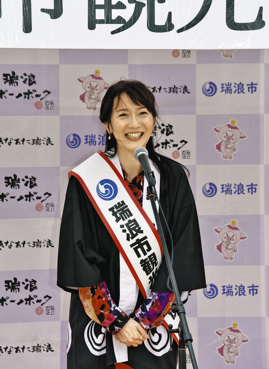 観光大使として、瑞浪市の魅力のPRに意欲を見せる向井さん＝瑞浪市土岐町で
