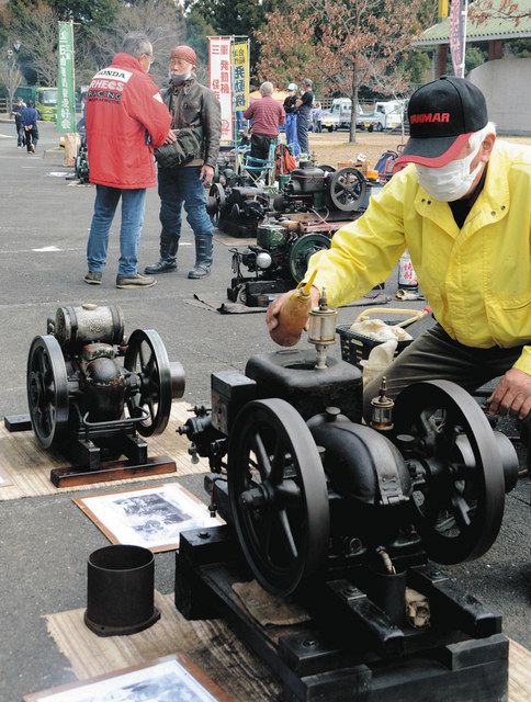 石油発動機から独特の音とにおい 新城で県の愛好会が披露：中日新聞Web