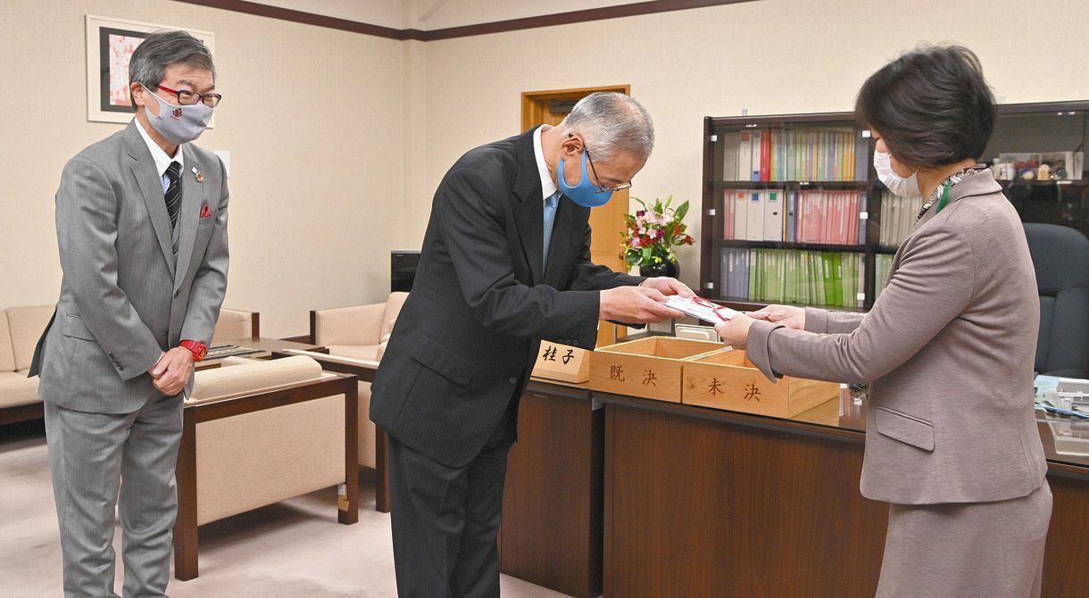 中日 J1名古屋の Dra Gra が慈善オークション収益242万円を あいち医療応援基金 に寄付 中日スポーツ 東京中日スポーツ 中日 J1名古屋の Dra Gra が慈善オークション収益242万円を あいち医療応援基金 に寄付 中日スポーツ 東京中日スポーツ