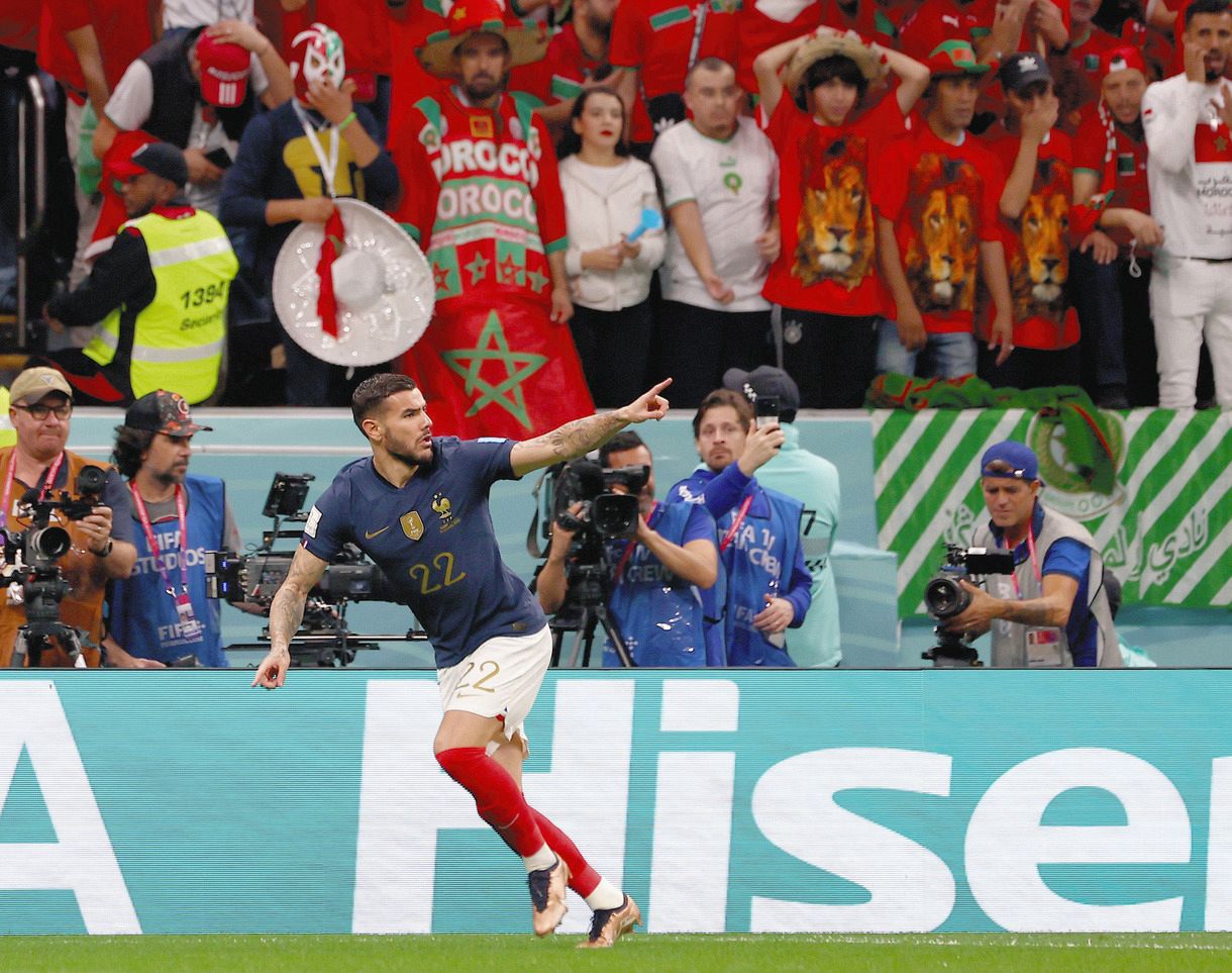 彼にとっては奇妙なW杯」T・エルナンデス、初戦で負傷離脱の兄から