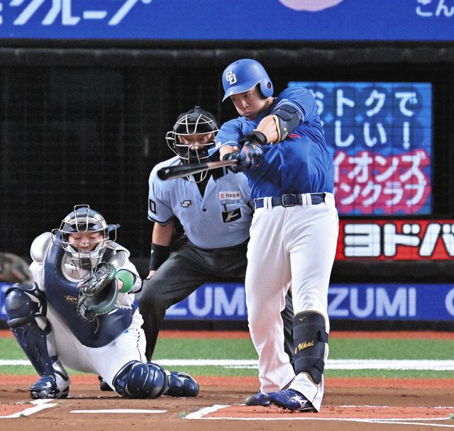 鵜飼航丞が左手一本で左翼ポール際へ2号2ラン リードを5点に