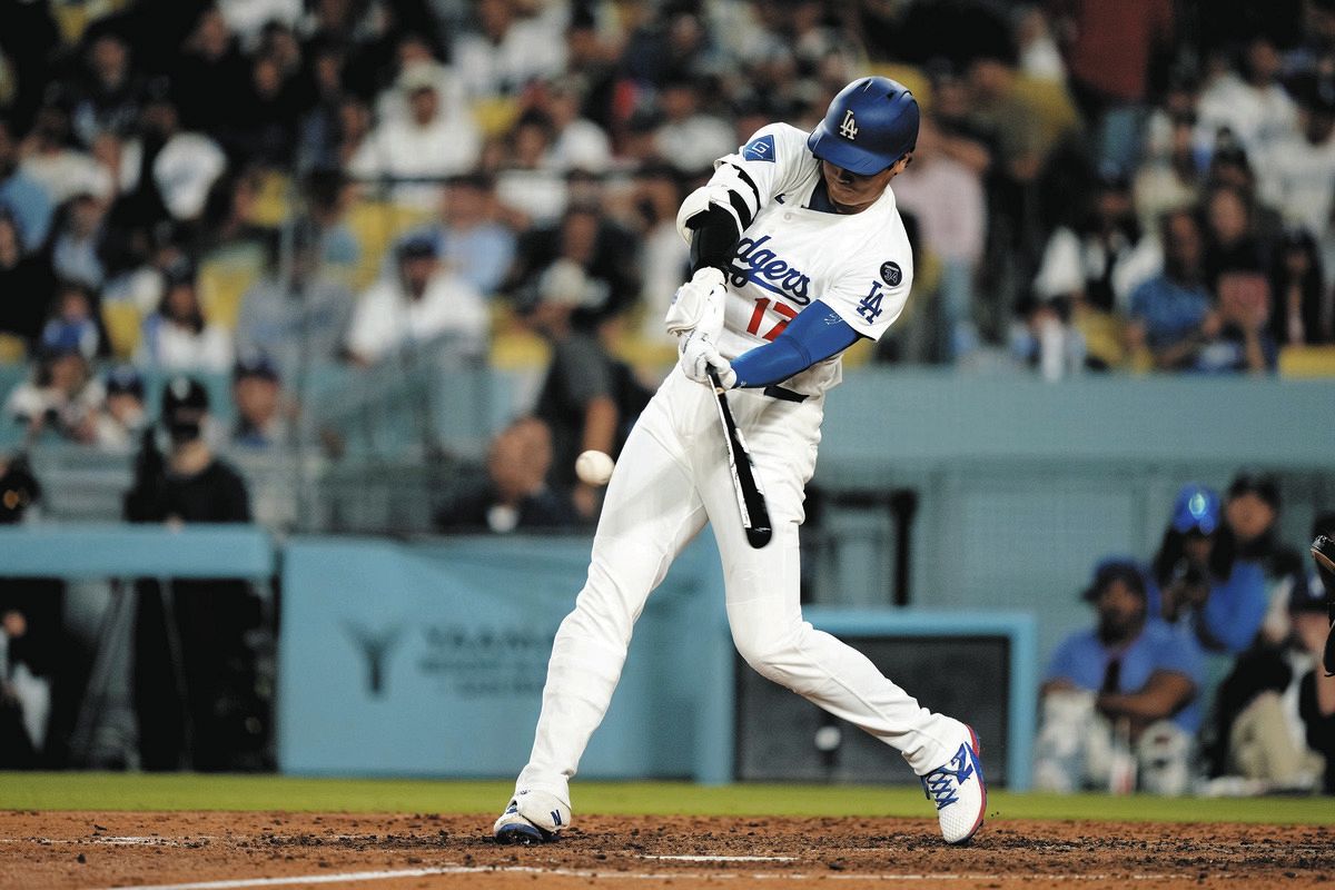 大谷翔平、あと数センチ…第3打席でフェンス直撃二塁打、23試合連続出塁
