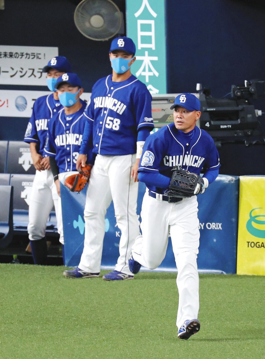 中日】福留が左翼で今季初の守備 敵地でも大声援「感謝しかない」：中