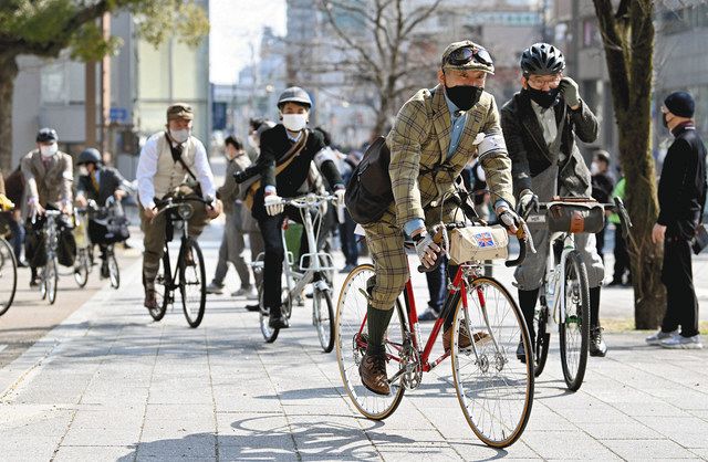 ツイード服着て自転車で街快走 名古屋市内でイベント：中日新聞Web