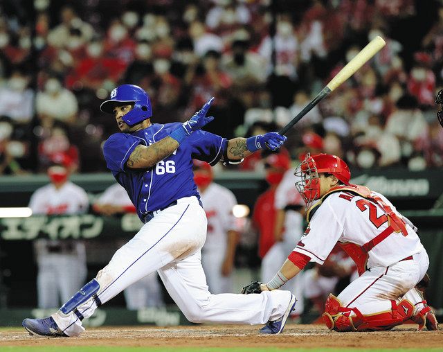 中日】ビシエド、木下でミラクルエイト3点 マツダ10年ぶり同一