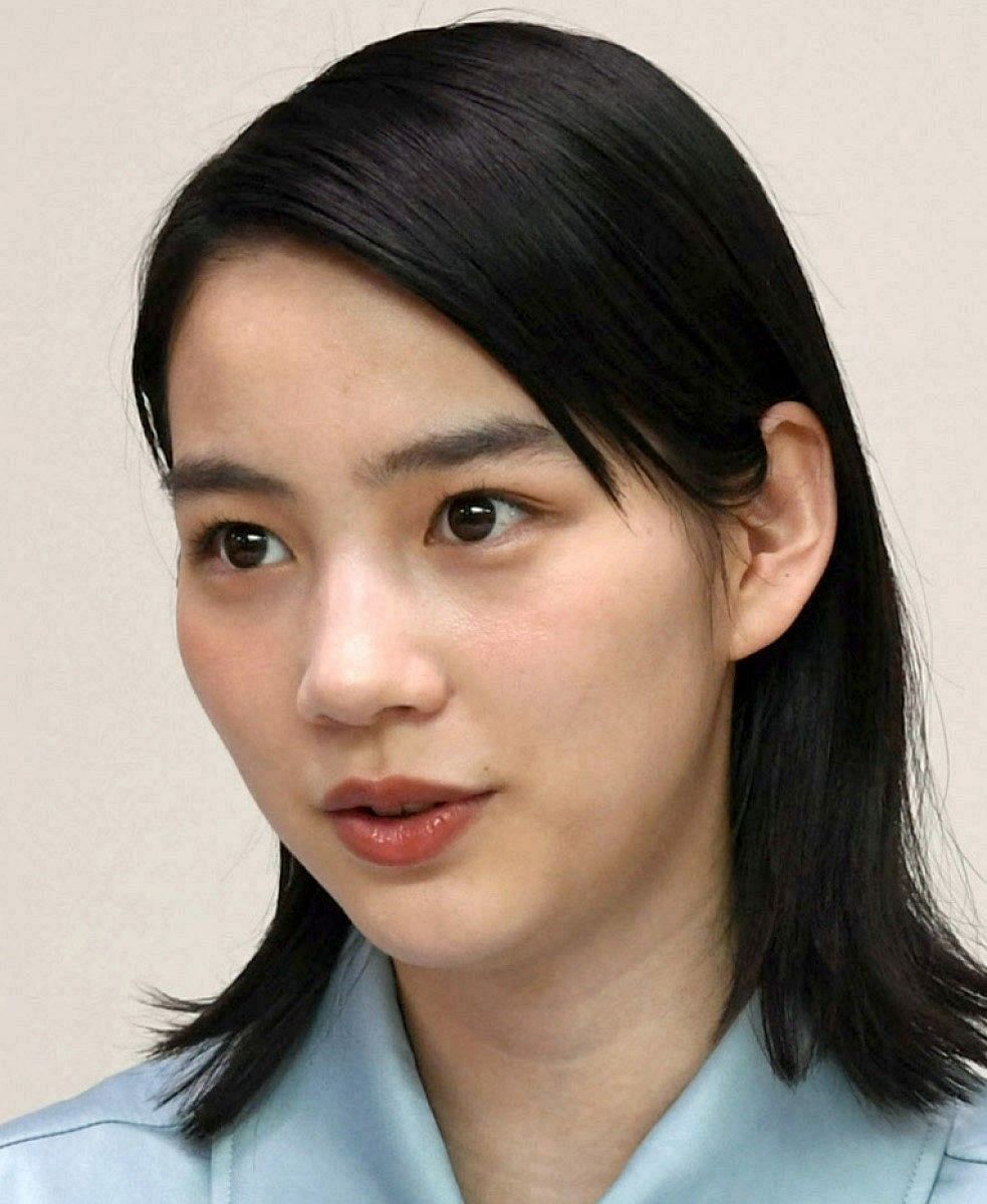 のん「高校生に、見えろ…！」天真爛漫な表情に反響 「高校生より女子大  