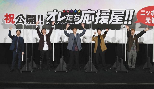 初日舞台あいさつに登場したＡ．Ｂ．Ｃ－Ｚ（左から）五関晃一、河合郁人、橋本良亮、戸塚祥太、塚田僚一