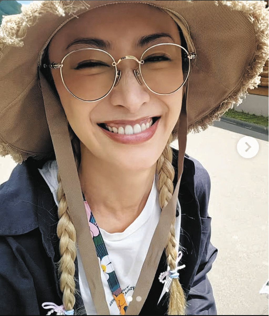 【希少】【激レア】ボーダフォン　タペストリー　山田優 ◇山田優、笑顔で41歳を報告【写真】：中日スポーツ・東京中日スポーツ