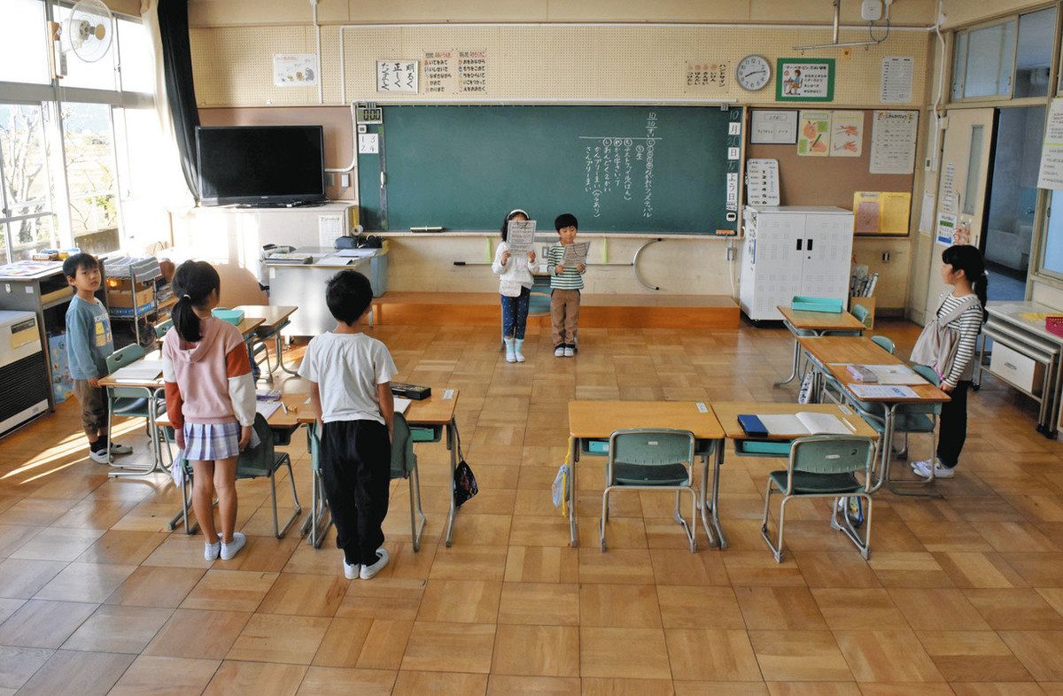 小学校　盗撮 