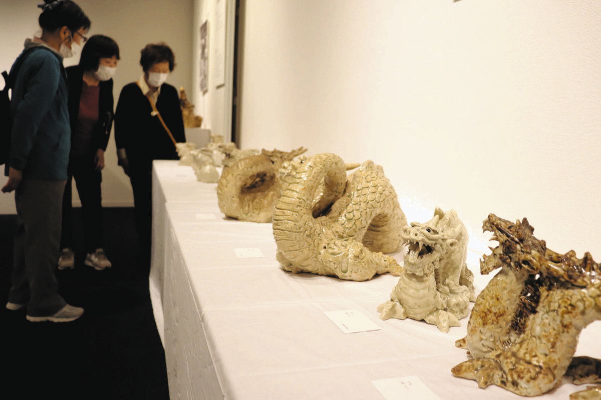 尾張旭の陶芸家・故星合信令さんの作品展示 虎やイノシシなど80点：中