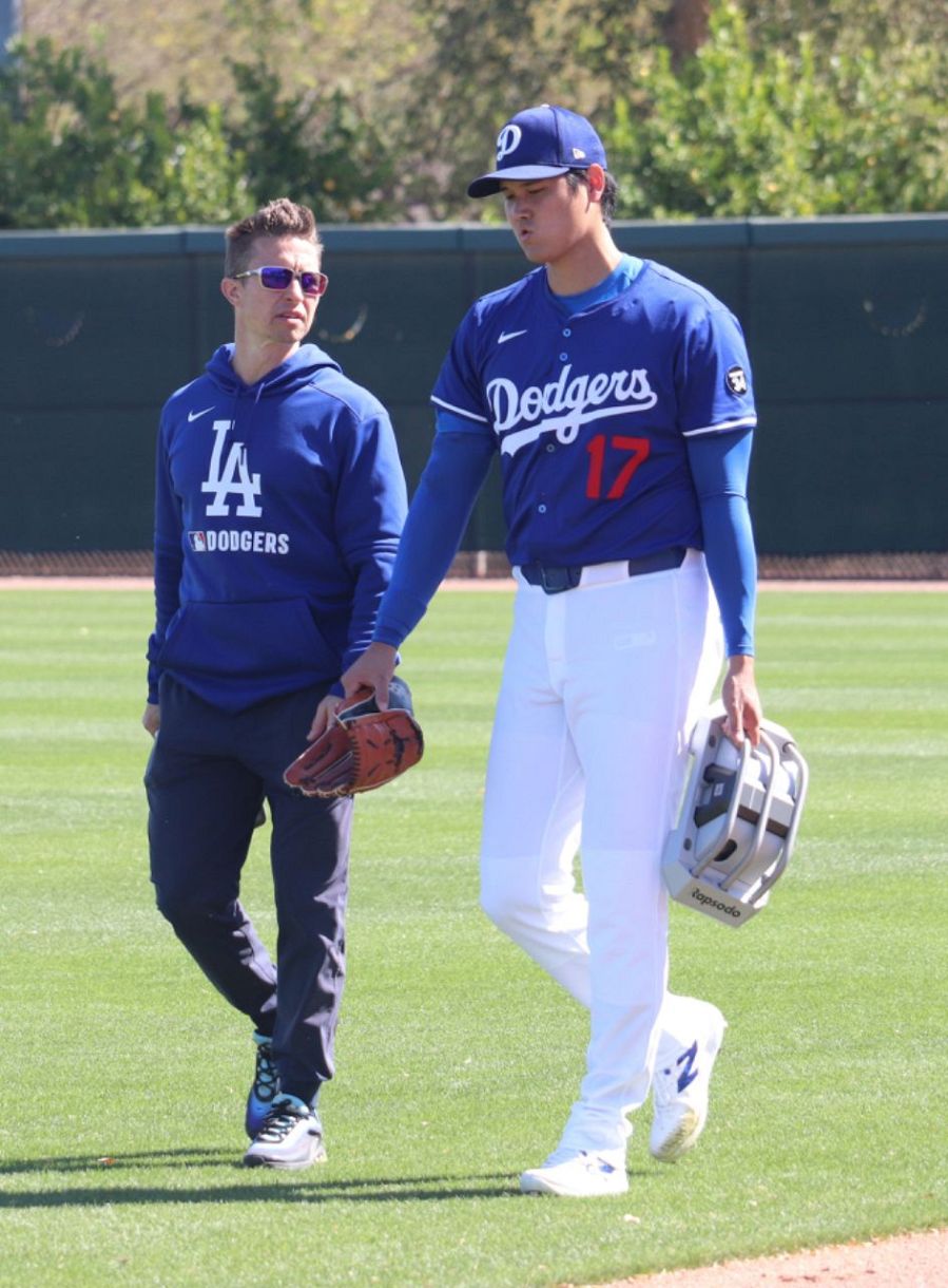 大谷翔平、新機器持参で143キロ計測、平地で21球…トレーナー