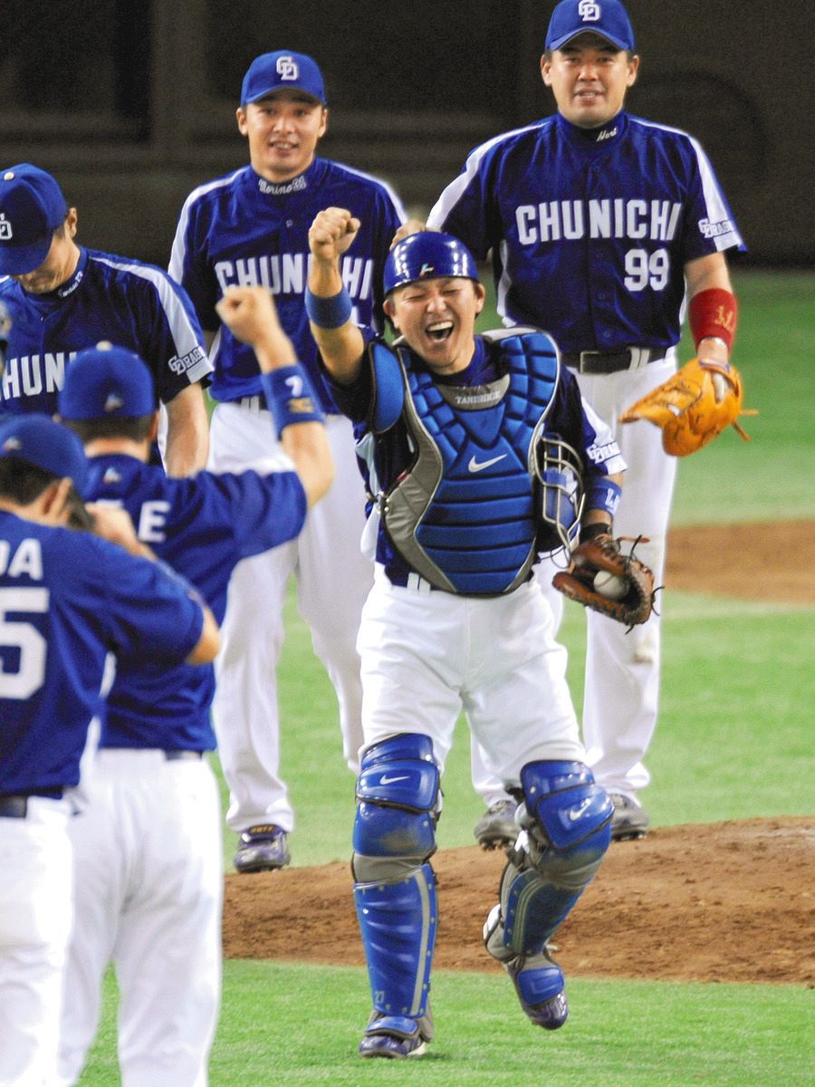 谷繁元信さん「27年間耐え抜いた体に感謝」 思い出はあの日本シリーズ