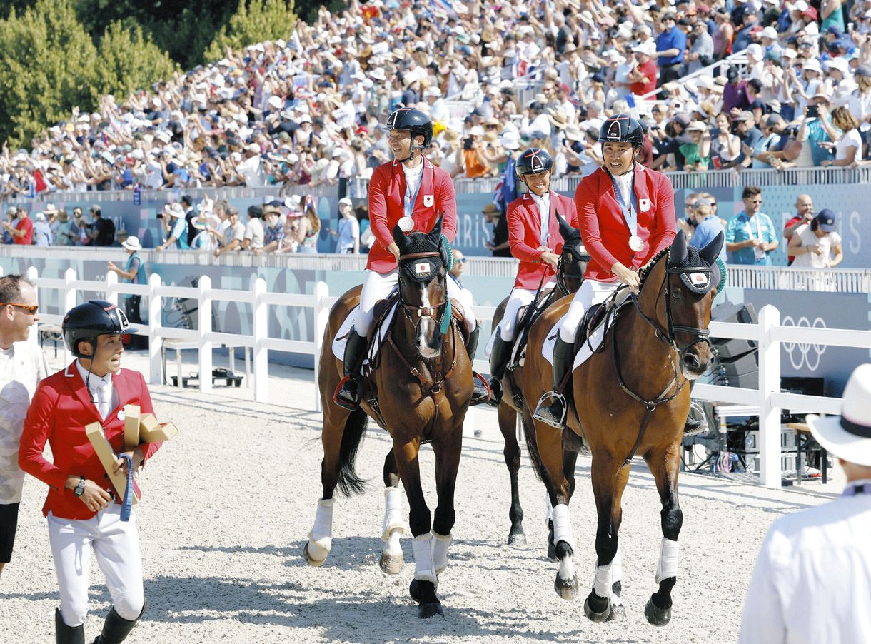 馬術「初老ジャパン」銅の快挙に支えてきた関係者も喜び 戸本選手の地元岐阜や大岩選手の長野の所属先：中日新聞Web