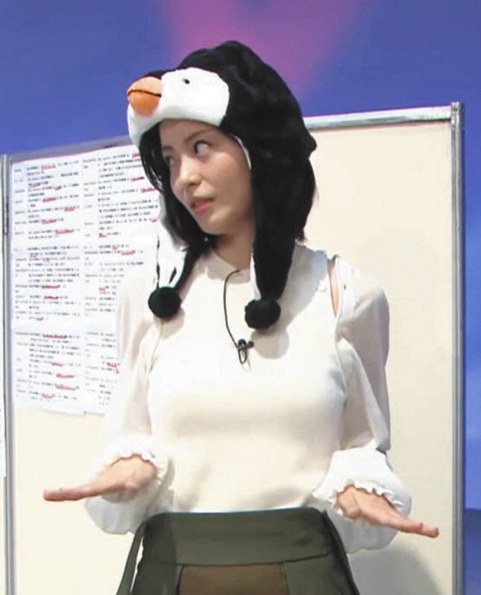 本仮屋ユイカ 私もう33歳なの かわいくないよ 生配信で罰ゲーム ペンギンのかぶり物姿に 中日スポーツ 東京中日スポーツ