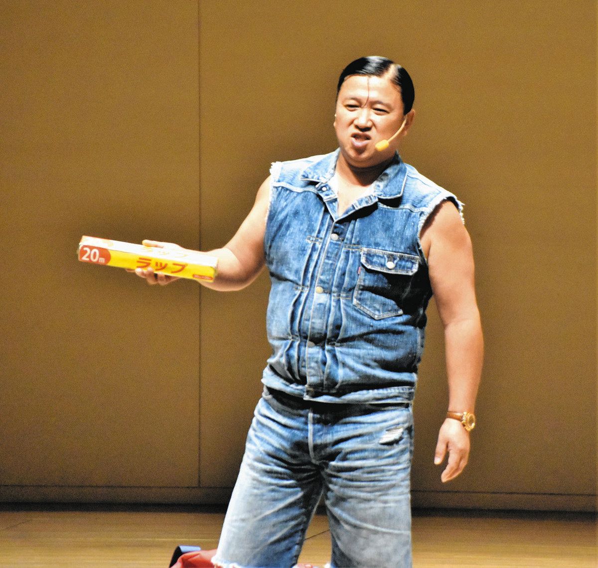 食品ロス防止で残さないぜえ ごみ減啓発 スギちゃん笑い交え：北陸中日