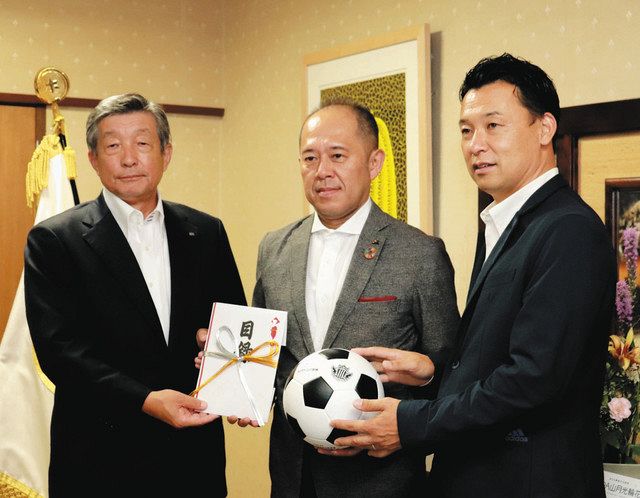 松本市にサッカーボール１８０個寄付 ｎｔｐトヨタ信州と松本山雅 中日新聞web