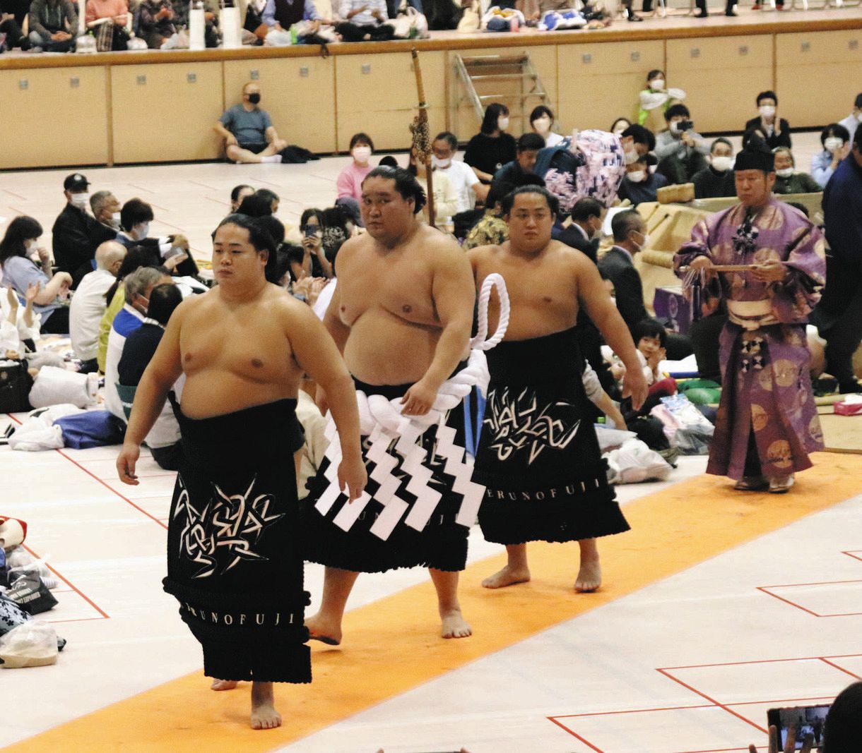 照ノ富士は相撲取らずストレッチと柔軟のみ 状態は「（体と）相談し 