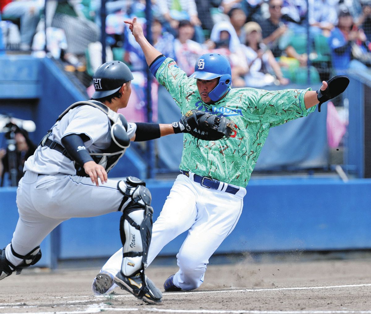 中日2軍】中田翔、2軍合流後初安打となる二塁打 森野コーチとの試行