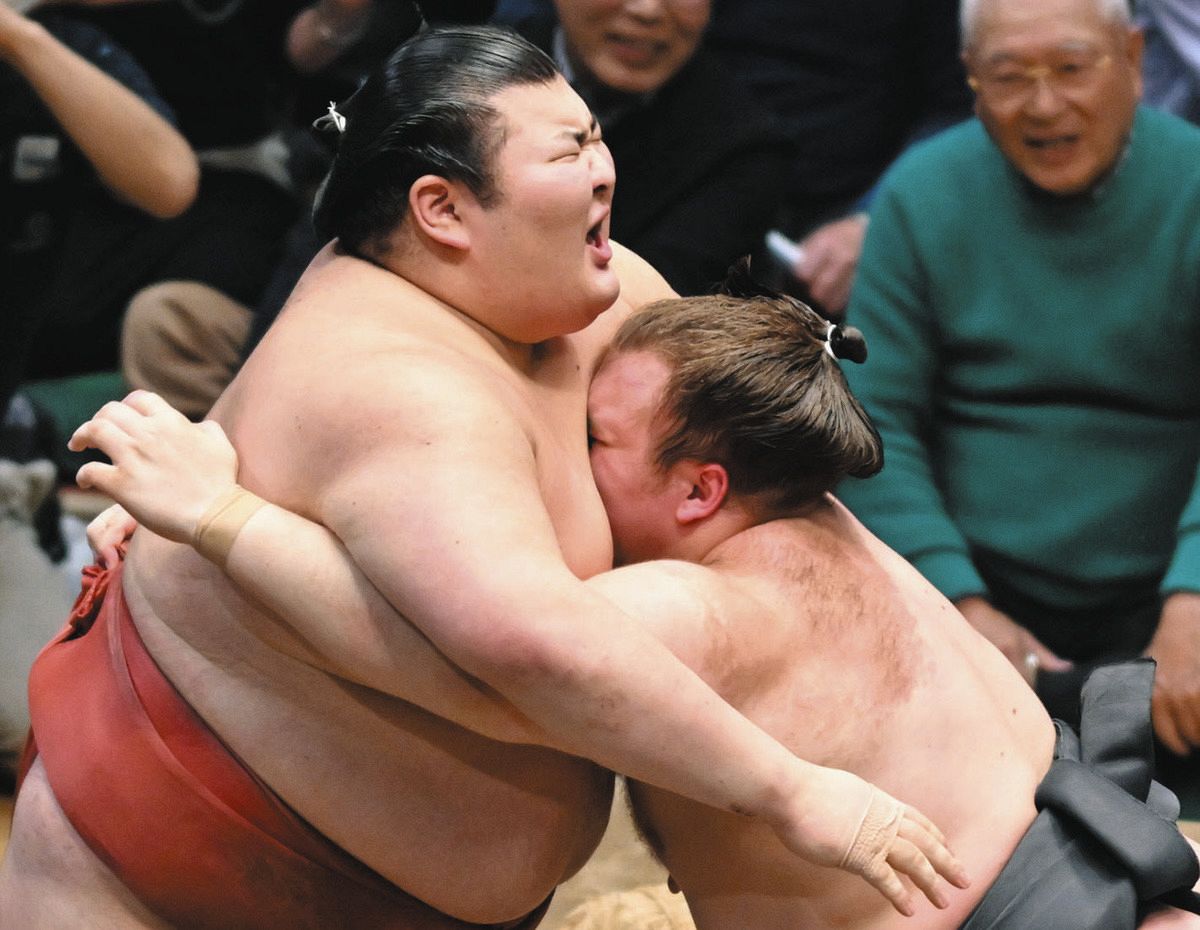 大相撲初場所】熱海富士、「くっそー」大関安青錦との2敗対決に完敗で