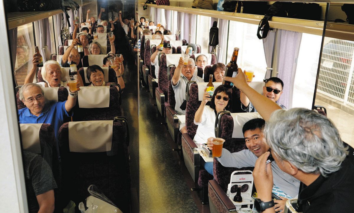 JR飯田線の特別列車「伊那谷お酒学園」で乾杯！ クラフトビールと景色