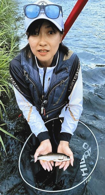 終盤の暴れ川でドラマ 熟練の技＆レディーの熱意 アユ23センチ頭に7  