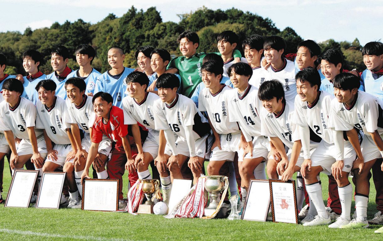四日市中央工、4年ぶり全国へ 高校サッカー決勝、宇治山田商に4