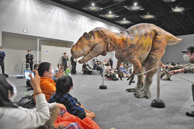 恐竜博物館で恐竜スーツショー ２３日まで 中日新聞web