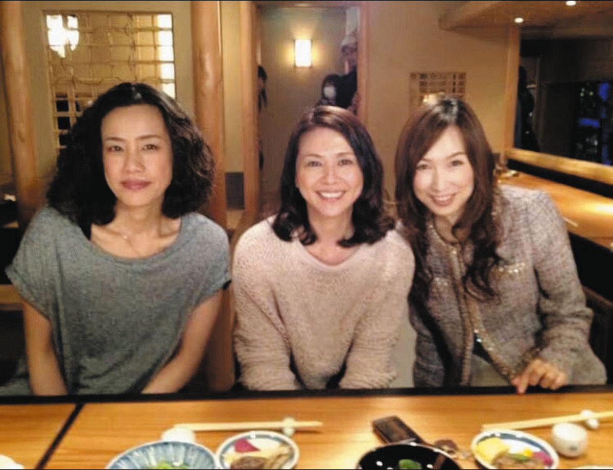 ◇『続・最後から二番目の恋』独身仲間3ショット【写真】：中日