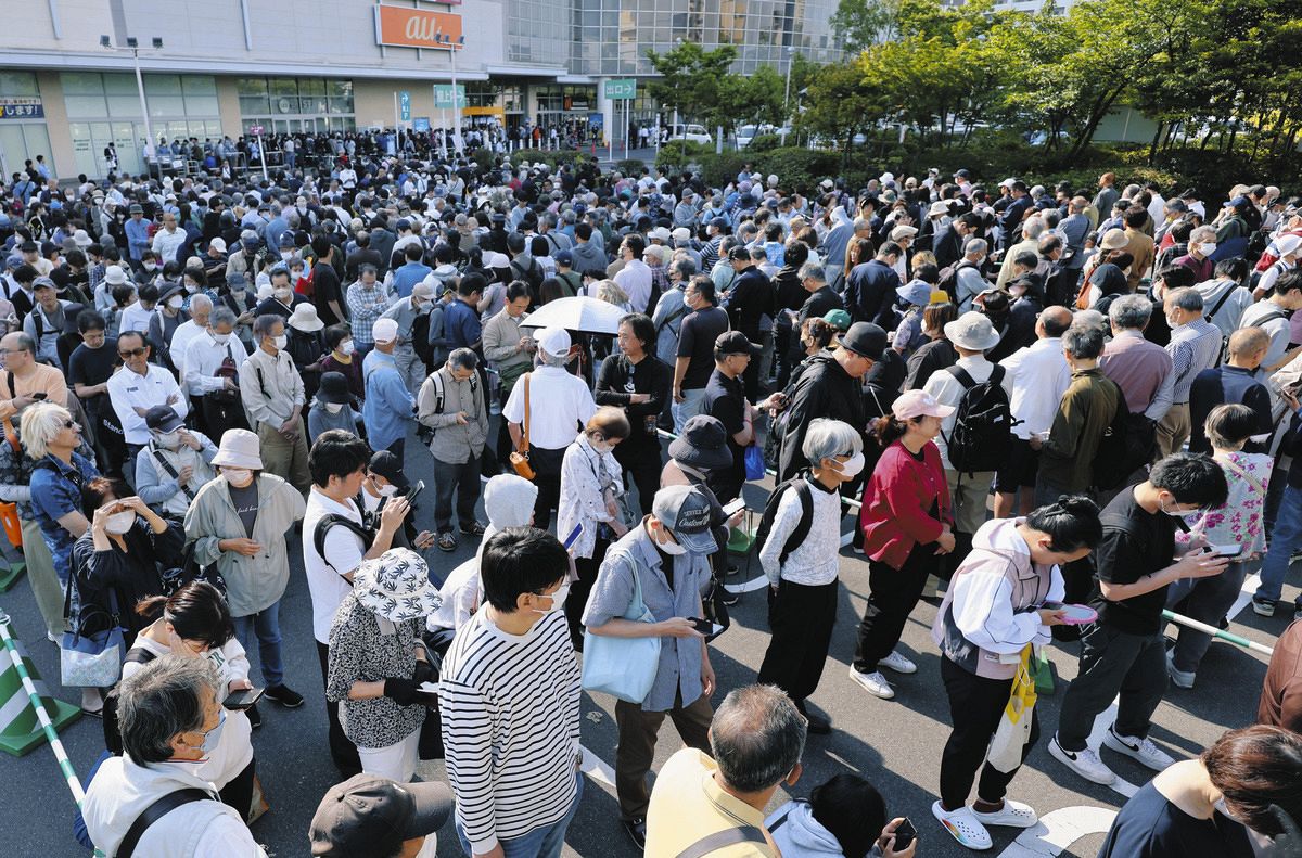 早朝のスーパーに1000人が大行列、名古屋でも始まった備蓄米販売 「古古米」さっそく食べた感想は…：中日新聞Web