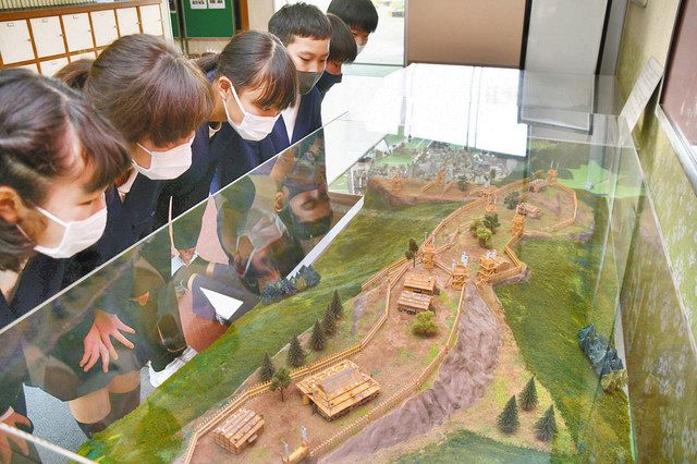 リアルな蕗野寺城の模型で愛着を 住民が製作 清明小に寄贈 中日新聞web