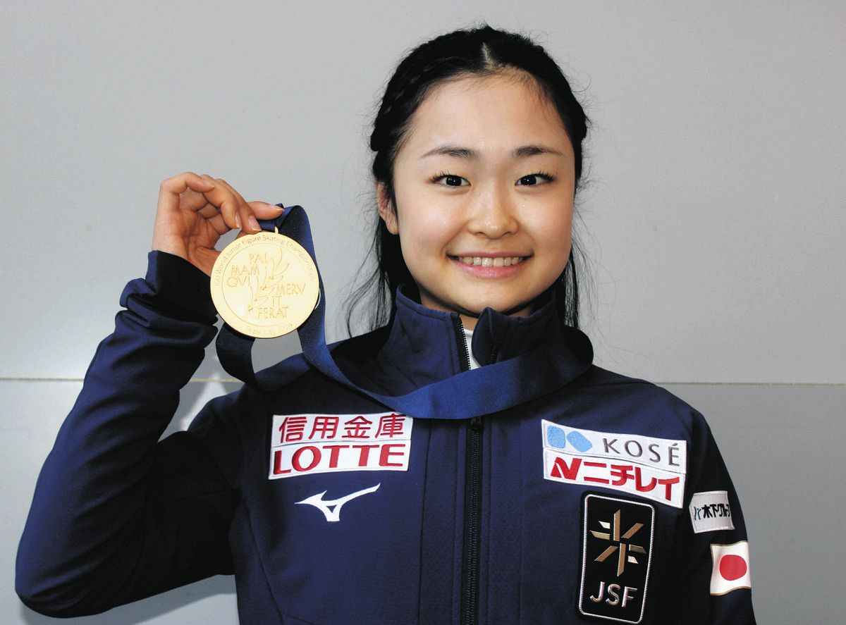 中京女子高校　制服姿 