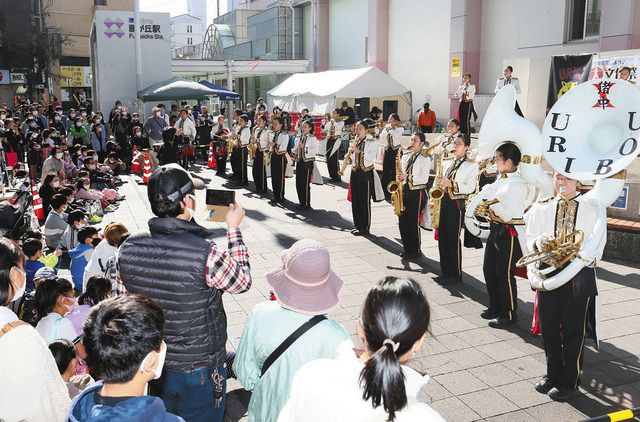 青空の商店街で歌や踊り観覧 名古屋 藤が丘 中日新聞web