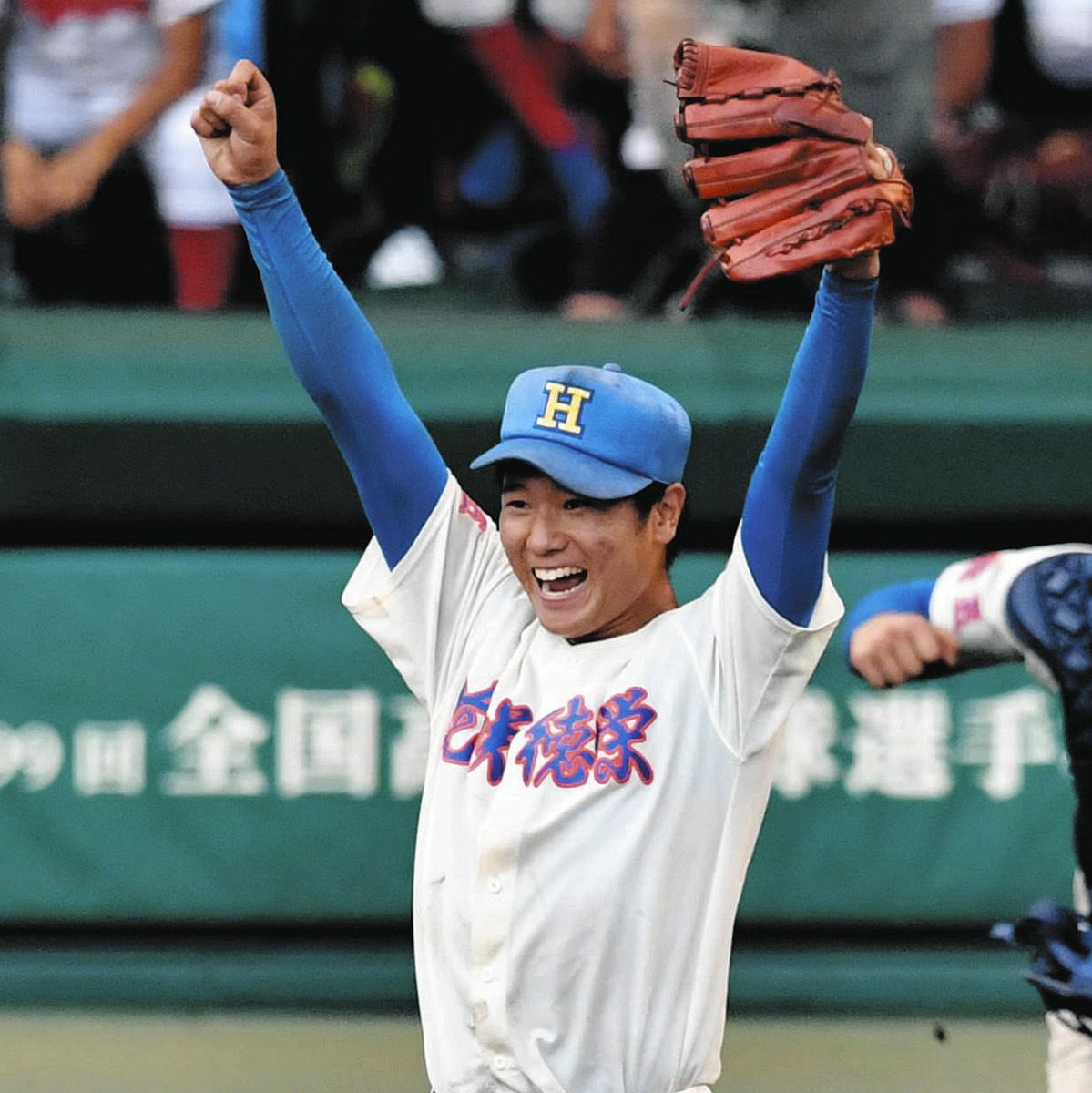 ◇花咲徳栄の清水達也、優勝決めガッツポーズ【写真】：中日スポーツ