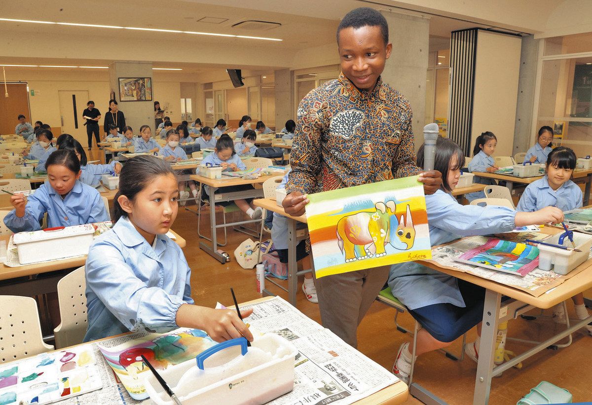 椙山 カラフルな絵描いたよ 椙山大付属小で「ティンガティンガ」体験：中日新聞Web