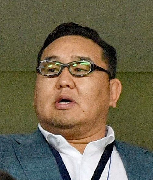 朝青龍＋白鵬＝無敵」モンゴル帝国の旧都カラコルムでの4ショットに