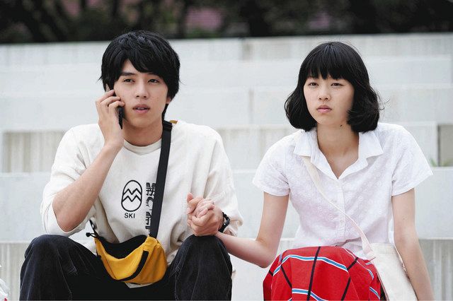 映画の一場面から　真也（左）とユイ＝（Ｃ）２０２１　フタリノセカイ製作委員会提供