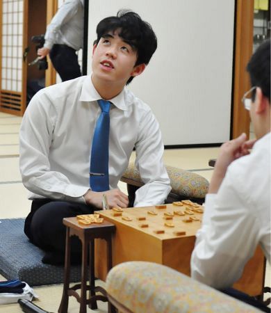 棋聖戦で菅井竜也八段を破った藤井聡太七段 