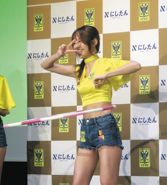 2代目シントトロイデンガールズ7人お披露目 弓川いち華、得意のフラフープをしながら「ガオガオダンス」披露:中日スポーツ・東京中日スポーツ