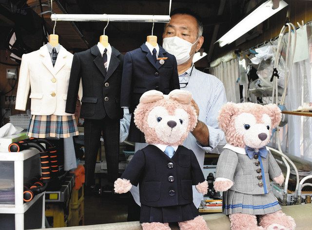 思い出形に 魂入れる 制服を3分の1に仕立て直し 中日新聞web 思い出形に 魂入れる 制服を3分の1に仕立て直し 中日新聞web