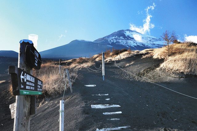 年末の雪化粧どこへ 新春の富士山 中日新聞しずおかweb