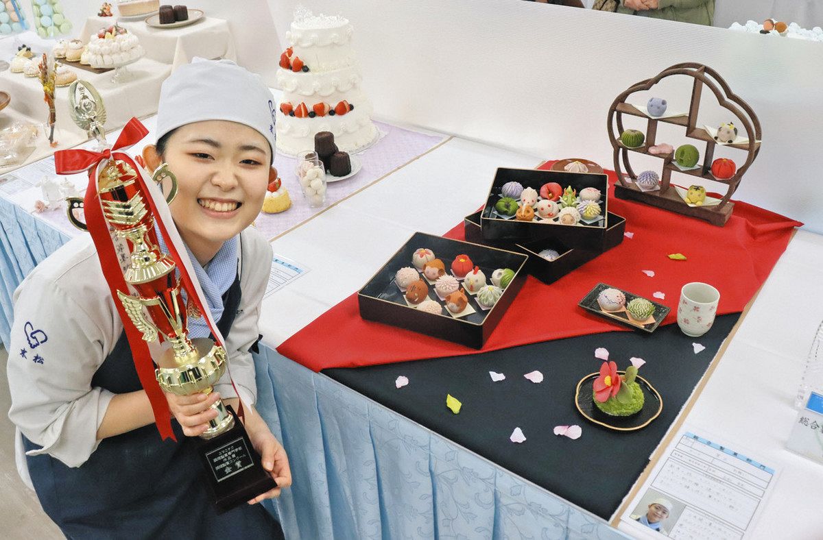 お祝い」テーマに学びの成果競う 四日市の専門学校で作品展、総合製菓