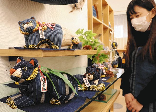 松阪木綿のしま柄で干支の寅 愛知・大府の作家が手作り：中日新聞Web