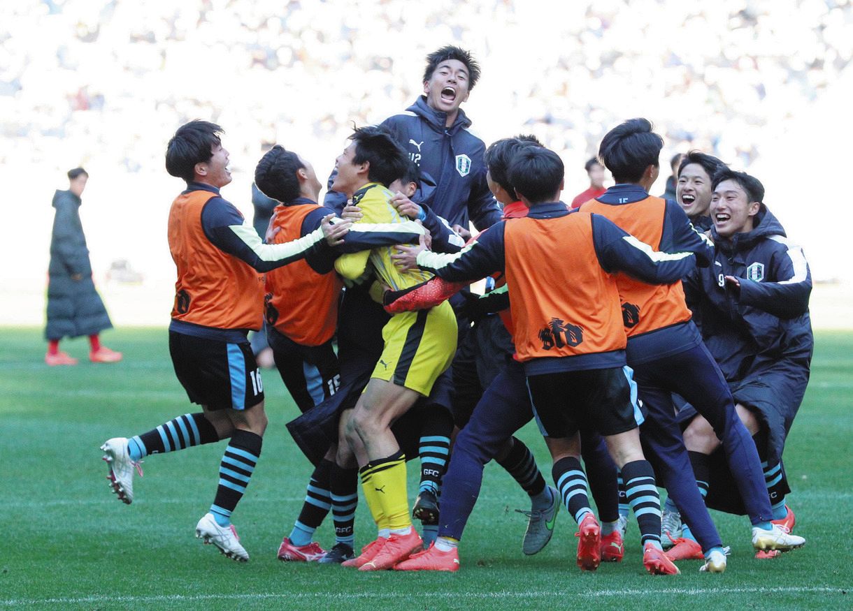 岡山学芸館 死闘制し初の決勝進出 神村学園をpk戦で破る 高校サッカー 中日スポーツ 東京中日スポーツ 岡山学芸館 死闘制し初の決勝進出 神村学園をpk戦で破る 高校サッカー 中日スポーツ 東京中日スポーツ