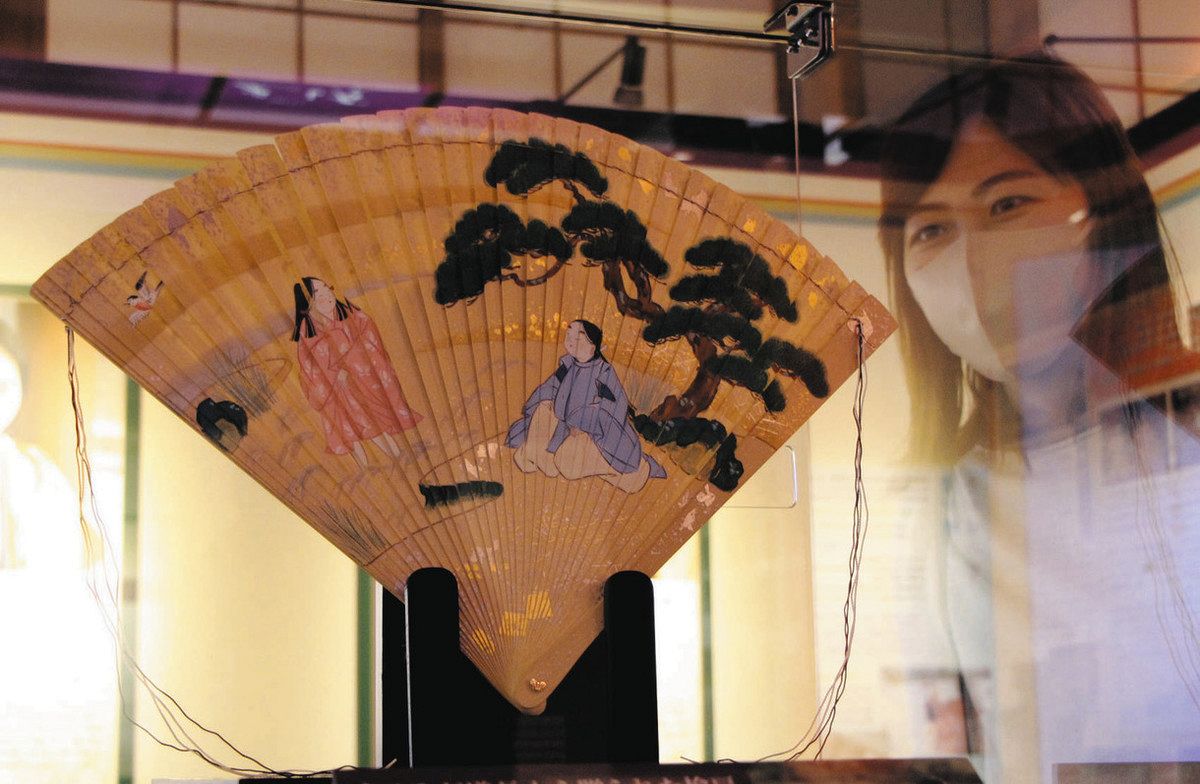 硝子絵画 女性二人 扇子付き 扇子を持つ女 | Galerie Taisei | 大成