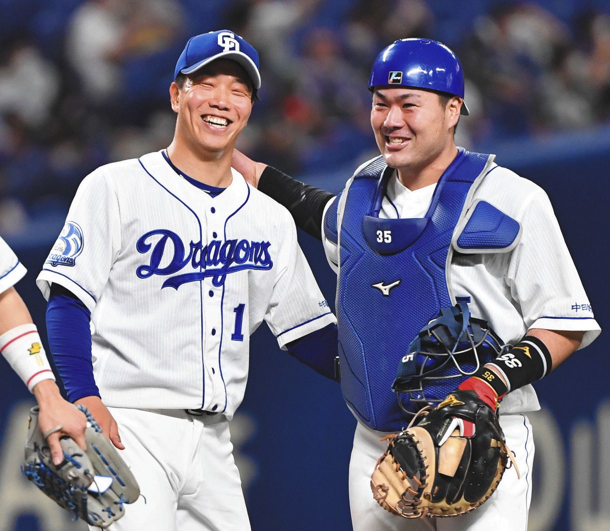 h*5様 中日ドラゴンズ 柳裕也 木下拓哉 最優秀バッテリー 刺繍入りユニフォー 今年は柳と！ 木下拓 球団初の2年連続の最優秀バッテリー賞で偉大な
