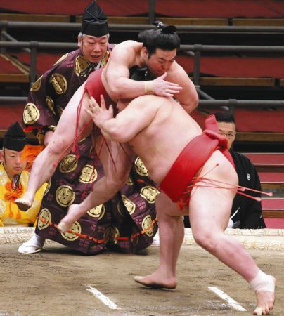 北の富士コラム 義経の八艘飛びは見たことはないが舞の海ならある 今のところ炎鵬の秘策よりも高さで上回っている 中日スポーツ 東京中日スポーツ