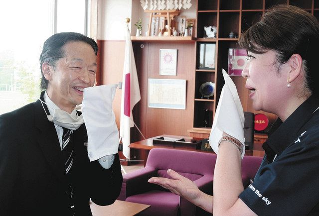 手のマスクを寮生活一助に 小松マテーレ 航空学園に贈る 北陸中日新聞web 手のマスクを寮生活一助に 小松マテーレ 航空学園に贈る 北陸中日新聞web